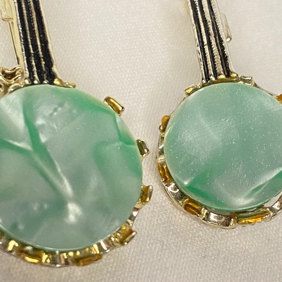 Two Banjo Brooches Gold Tone Holding Green Mother Of Pearl Base - Picture 3 of 12